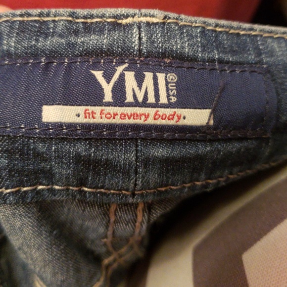 Shorts - Picture 3 of 5